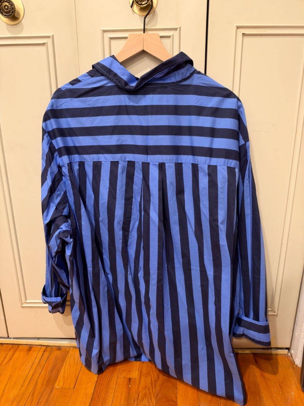 Button down - Picture 2 of 2
